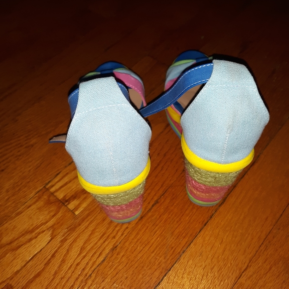 Shoes - Picture 2 of 4